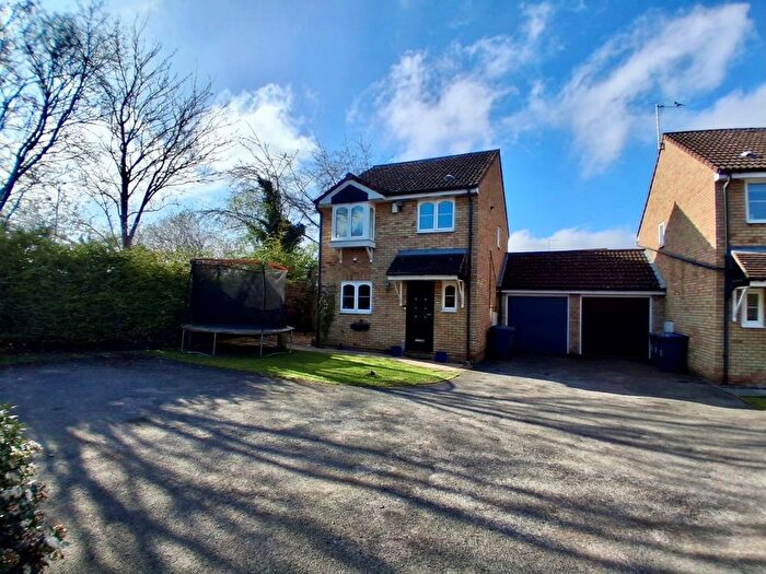 3 Bedroom Link Detached House For Sale In Tamarin Gardens, Cambridge, CB1