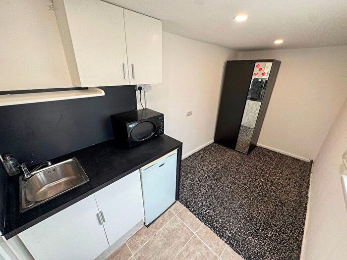 Studio To Rent In Stanwell Road, Feltham, TW14