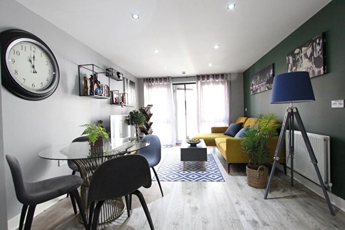 1 Bedroom Flat To Rent In Loughborough House, Honour Gardens, Dagenham, RM8