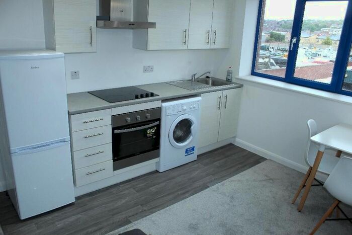 2 Bedroom Flat To Rent In Artist Street, Leeds, LS12