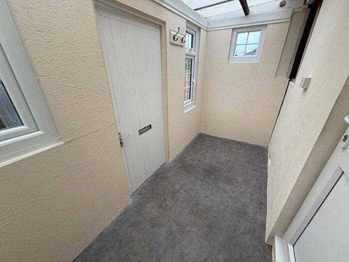 2 Bedroom Detached Bungalow To Rent In Park Crescent, Portslade, BN41