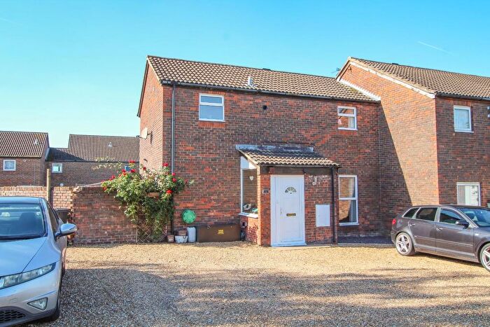 3 Bedroom End Of Terrace House For Sale In Meadow Way, Leighton Buzzard, LU7