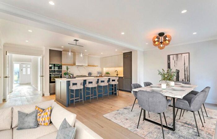 4 Bedroom Detached House To Rent In Berwick Close, Buckinghamshire, HP9