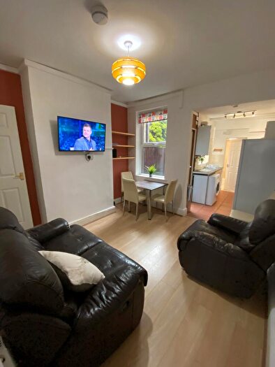 4 Bedroom House To Rent In Winnie Road, Selly Oak, West Midlands, B29