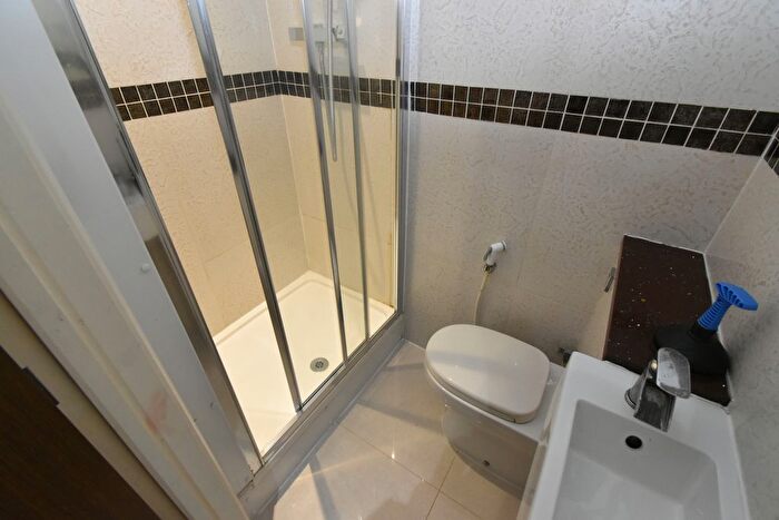 5 Bedroom Flat To Rent In London, W4