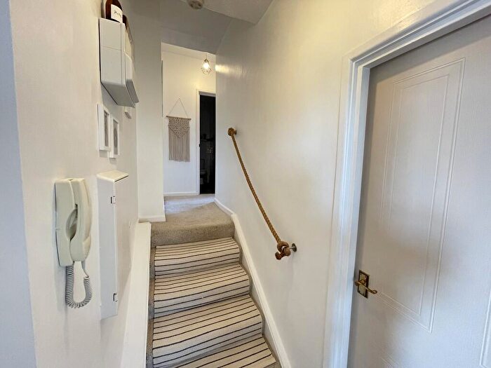 2 Bedroom Apartment To Rent In South Parade, Southsea, PO4