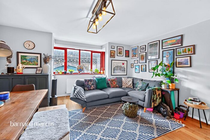 2 Bedroom Flat For Sale In Brixton Station Road, London, SW9