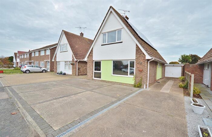 3 Bedroom Detached House For Sale In Constable Avenue, Clacton-On-Sea, Essex, CO16