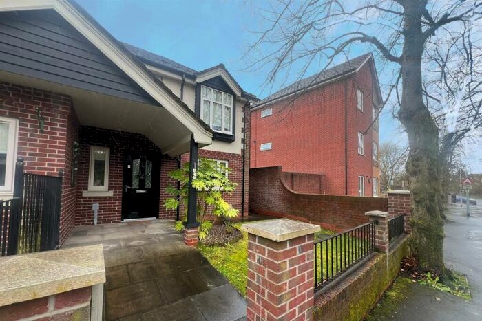 3 Bedroom House To Rent In Compstall Road, Romiley, Stockport, SK6