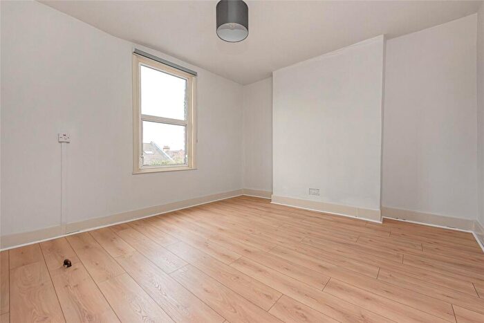 4 Bedroom Apartment To Rent In Lordship Lane, Wood Green, London, N22