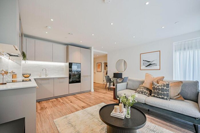 1 Bedroom Flat For Sale In Alexandra Gate, Harringay, N8