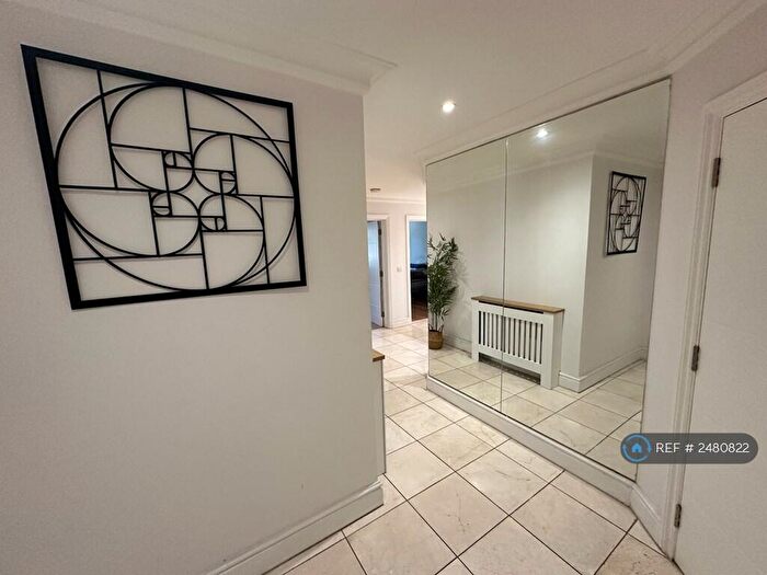 3 Bedroom Flat To Rent In Eastwick Lodge, Enfield, EN1