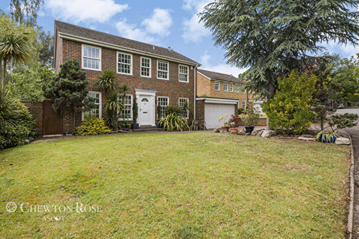 4 Bedroom Detached House For Sale In Illingworth, Windsor, SL4