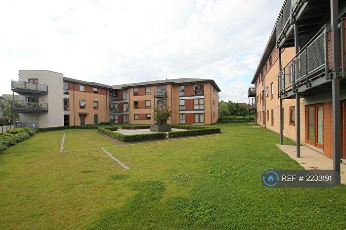 2 Bedroom Flat To Rent In Commonwealth Drive, Crawley, RH10