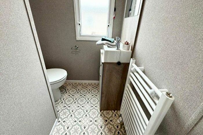 2 Bedroom Caravan For Sale In Solent Breezes Holiday Park, Warsash, Nr Fareham, Hampshire, SO31