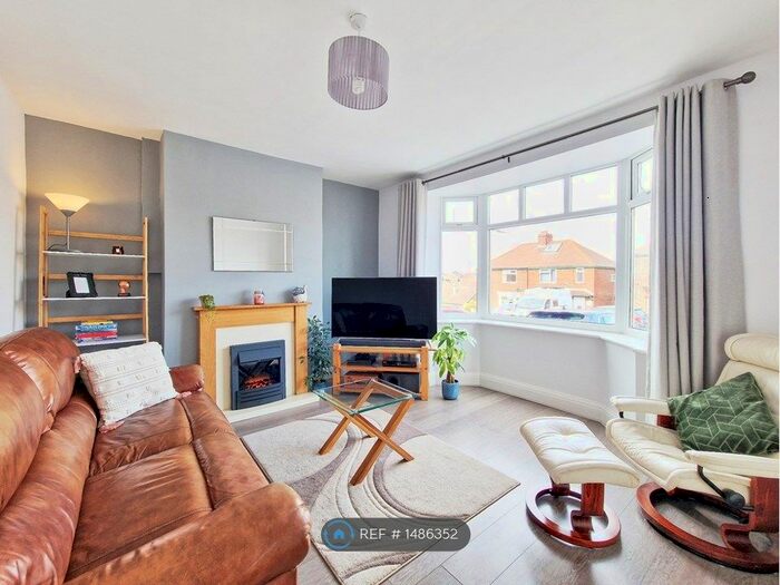 2 Bedroom Semi-Detached House To Rent In Ashley Grove, Sheffield, S26