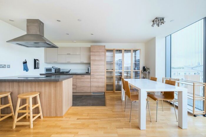 2 Bedroom Flat To Rent In Harmony Place London, SE8