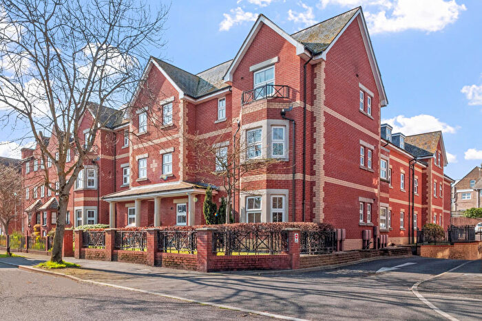 2 Bedroom Apartment For Sale In Kirtleton Avenue, Weymouth, DT4