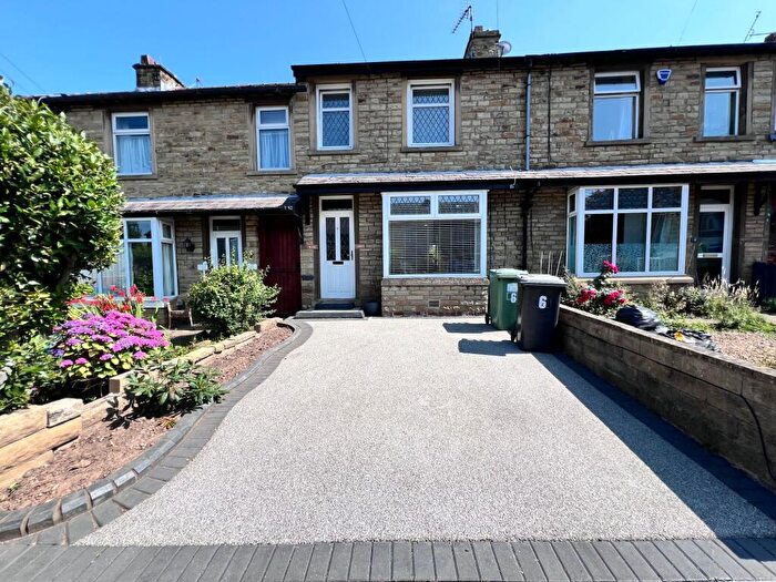 3 Bedroom Terraced House For Sale In Rose Garth, Douglas Avenue, Moldgreen, HD5