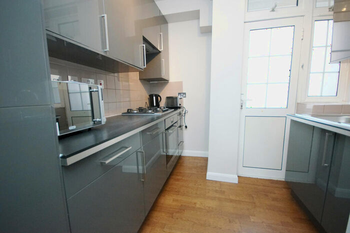 3 Bedroom Apartment To Rent In Prince Of Wales Road, Kentish Town, NW5