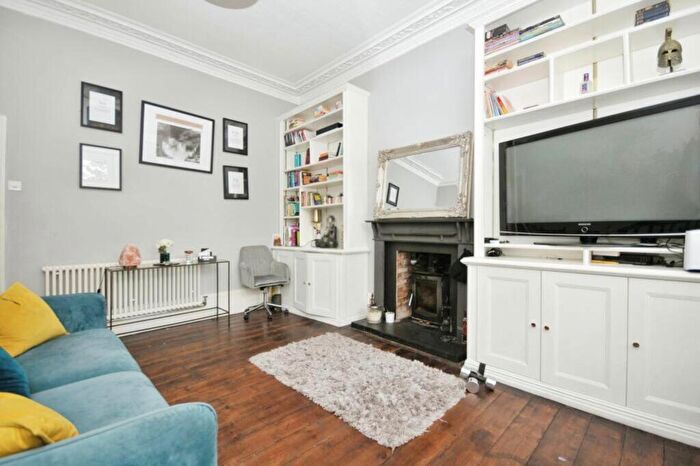 2 Bedroom Flat For Sale In Harold Road, Crystal Palace, London, SE19