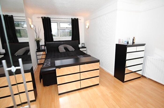 3 Bedroom Terraced House For Sale In Chipsey Avenue, Bugbrooke, NN7