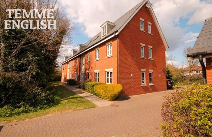 2 Bedroom Flat For Sale In Temple Way, Rayleigh, SS6