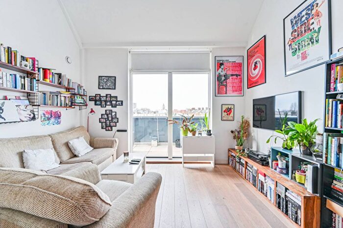 2 Bedroom Flat To Rent In Milles Square, Brixton, London, SW9