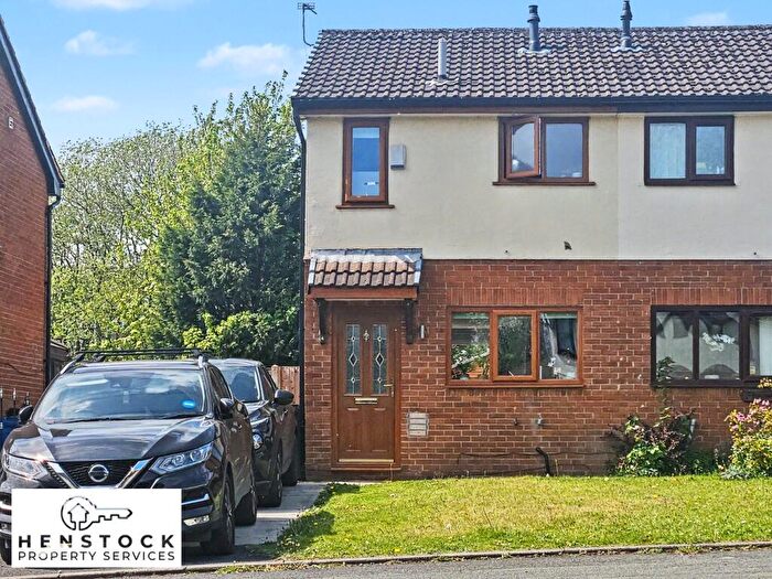 2 Bedroom Semi-Detached House For Sale In Sprucewood, Chadderton, Oldham, OL9