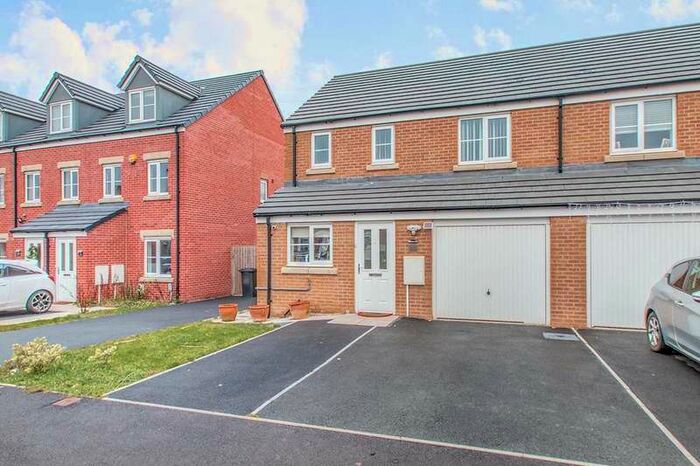 3 Bedroom Semi-Detached House To Rent In Scatcherd Drive, Morley, Leeds, West Yorkshire, LS27