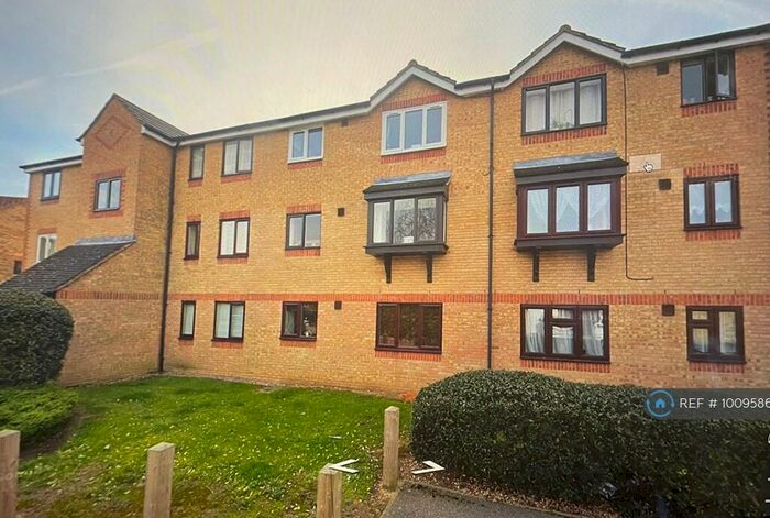 1 Bedroom Flat To Rent In Danbury Crescent, South Ockendon, RM15