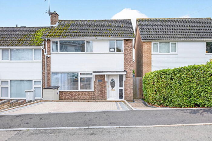 3 Bedroom Semi-Detached House For Sale In John Smith Avenue, Rothwell, NN14