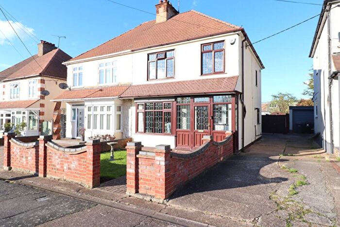 4 Bedroom Semi Detached House For Sale In Cordelia Crescent, Rayleigh, SS6
