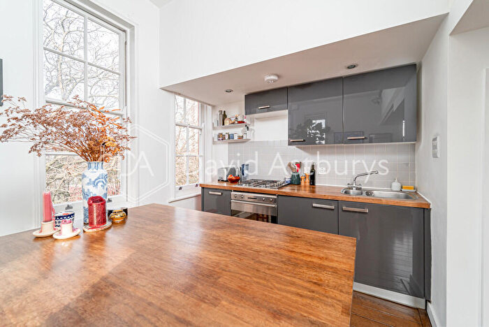 1 Bedroom Flat To Rent In Kingsway Place, Clerkenwell, London, EC1R