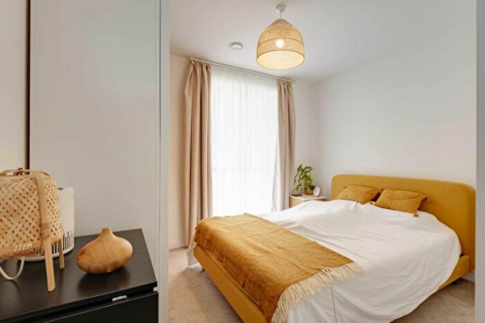 2 Bedroom Flat For Sale In Highmarsh Crescent, Manchester, M20