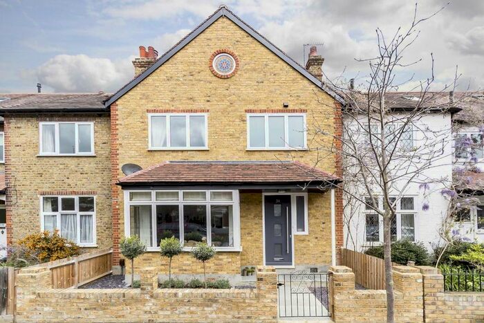 4 Bedroom Property To Rent In Holmes Road, Twickenham, TW1