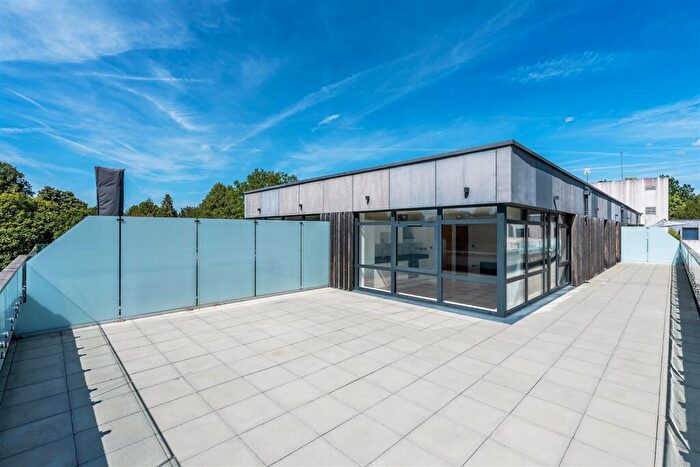 2 Bedroom Apartment For Sale In Deepdene Avenue, Dorking, RH5