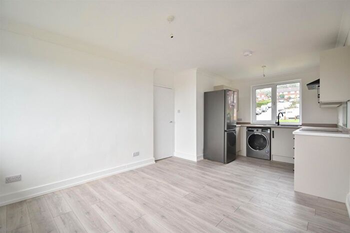 3 Bedroom Flat For Sale In Crowborough Road, Hastings, TN35