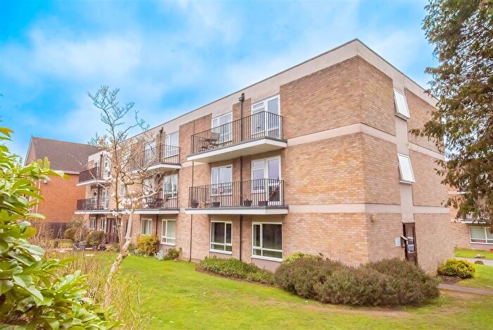 2 Bedroom Flat For Sale In Upper Park Road, Camberley, GU15