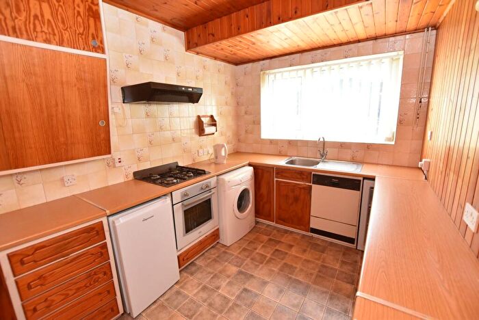 3 Bedroom Semi-Detached House For Sale In College Road, Margate, CT9 - Photo 5