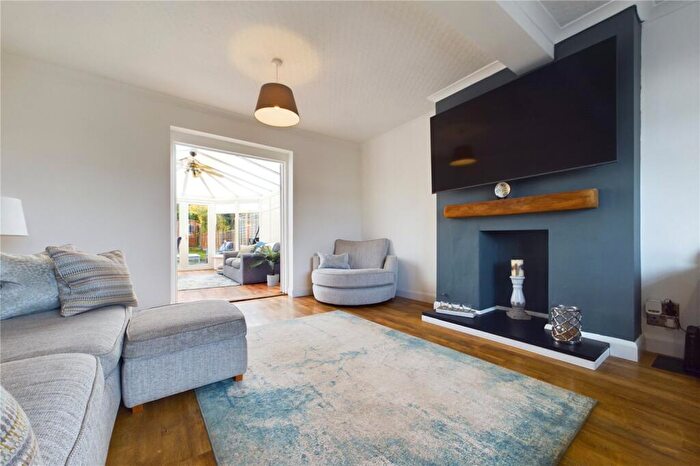 3 Bedroom Terraced House For Sale In Beverley Road, Tilehurst, Reading, Berkshire, RG31