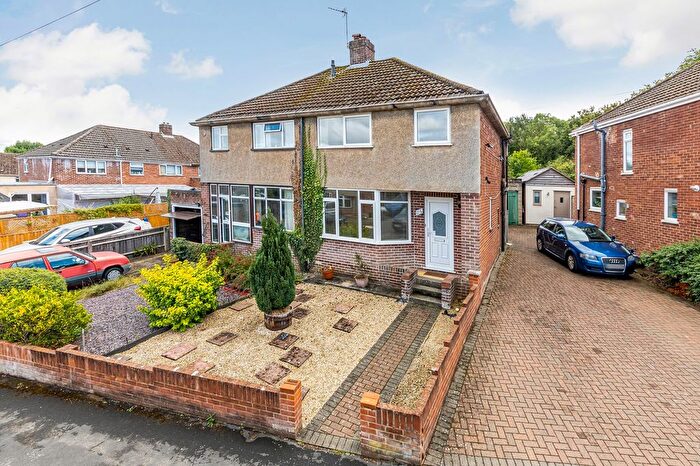 3 Bedroom Semi-Detached House For Sale In Bagley Close, Kennington, OX1