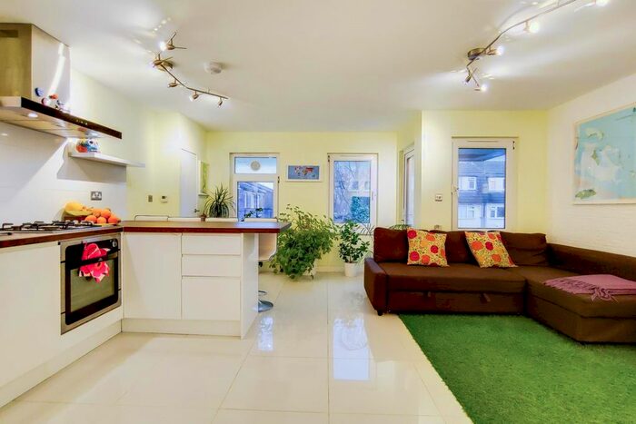 1 Bedroom Flat To Rent In Atkinson Road, Canning Town, E16