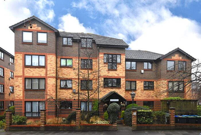 2 Bedroom Flat To Rent In Blyth Road, Bromley, BR1