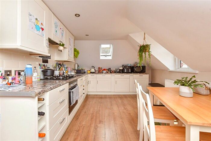 2 Bedroom Flat For Sale In High Street, Hythe, Kent, CT21