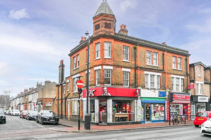 3 Bedroom Flat To Rent In Fore Street, Edmonton, London, N18