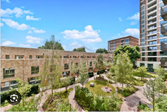 2 Bedroom Flat To Rent In Hawksbury Heights, Hewson Way, SE17