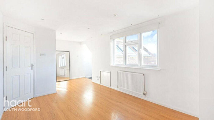 1 Bedroom Flat For Sale In Chigwell Road, South Woodford, E18