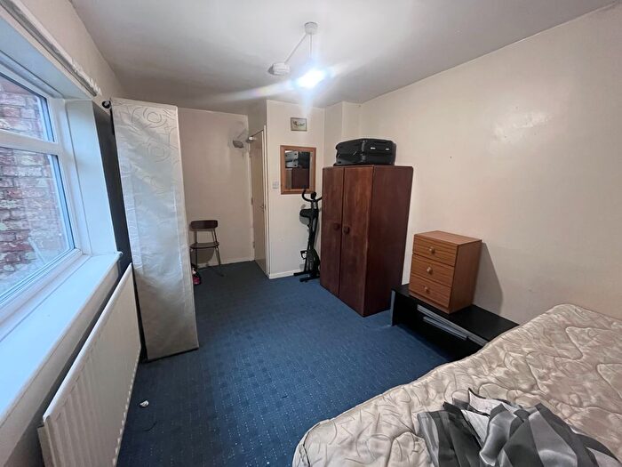 5 Bedroom Flat For Sale In Durham Road, Gateshead, NE8