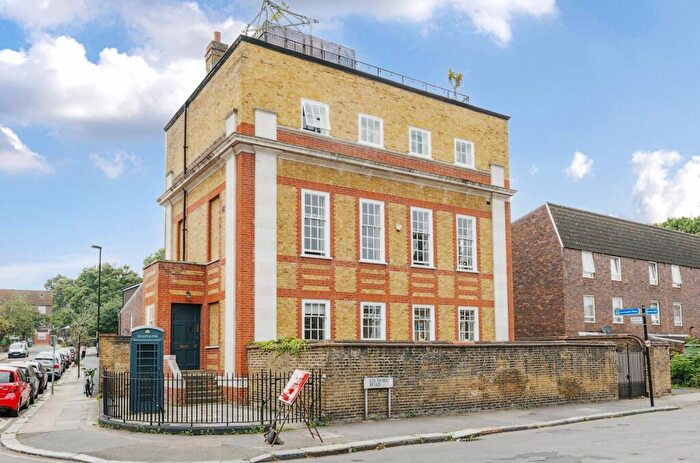 3 Bedroom Apartment To Rent In Gilmore Road, London, SE13